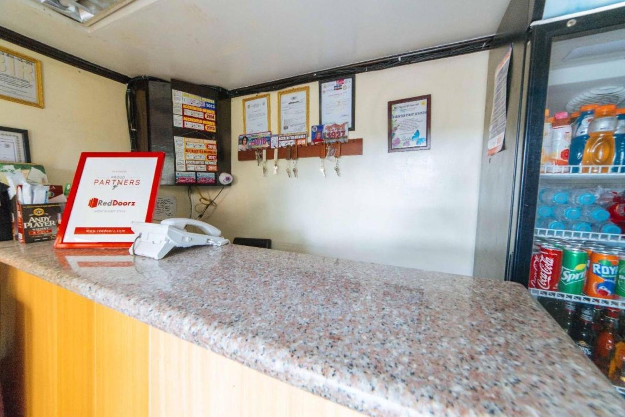Reddoorz At Tagaytay Road Hotel Tagaytay City Luaran gambar